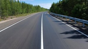 С новым асфальтом и разметкой: участок дороги Умба — Кандалакша привели в порядок по нацпроекту