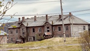 «Цел ли наш барак?»: переехавшая в Петербург уроженка Териберки ищет свой дом сквозь 55 лет