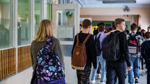 В Мончегорске школу через суд заставили укомплектовать медкабинет