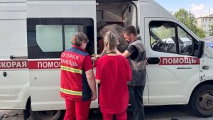 Нашли по лучу фонаря: в Кировске пропавшего слепого мужчину спасли из темного подвала дома