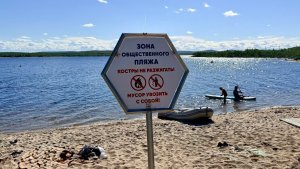 В Кольском округе популярный бесплатный пляж на озере Канентъявр превращают в свалку