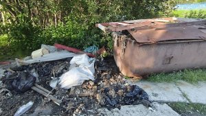«Бегают крысы»: на насосной станции в Мурмашах скопился мусор