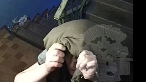 «Слесарь» с перцовым баллончиком: в Коле ночной налетчик ломился в дверь квартиры