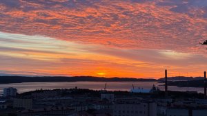 Первая ночь лета 2026: мурманчане штурмовали гору Горелую, чтобы увидеть закат после полярного дня