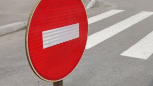 Въезд запрещен и кирпич: в Мурманске на Подгорной радикально изменили схему движения машин