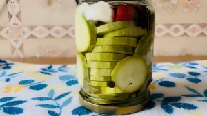 Июльский хит: маринуем молодые кабачки — похрустим зимой