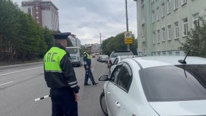 Массовая проверка на дорогах Мурманска: поймали водителя из Узбекистана с поддельной регистрацией