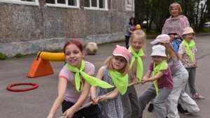 Экскурсии, спорт, дискотеки: в Мурманске открыли финальную смену в школьных лагерях