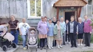 Маленькие инициативы, важные для посёлка: В Умбе отремонтировали крыльцо и цоколь дома