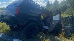 Под Печенгой в тройном ДТП с вылетом в кювет пострадали пять человек