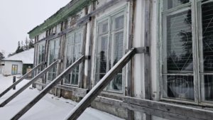 Деньги внезапно нашлись: В Краснощелье будут ремонтировать аварийную школу имени Героя РФ
