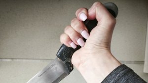 Ударила ножом и бросилась спасать: в Апатитах рецидивистку осудят за очередную кровавую драму