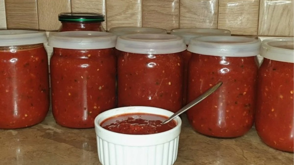 банки с аджикой