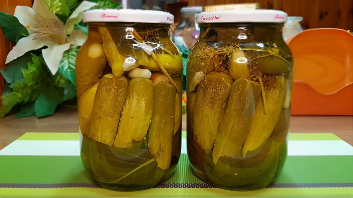 огурцы в банках