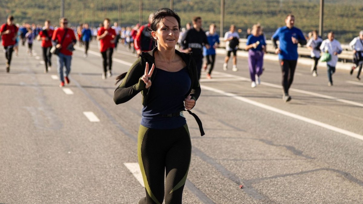 Спортсменка на забеге