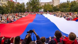 Около 150 мероприятий: в День флага России в Мурманской области пройдут концерты, квизы и флешмобы