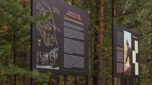 «Защищали небо над Заполярьем»: под Оленегорском установили стенды в память о девушках-зенитчицах