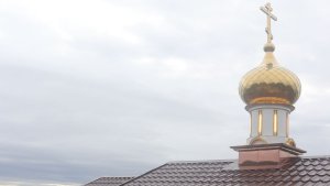 На острове Кильдин прошла первая литургия — зажгли единственный в Арктике храм-маяк