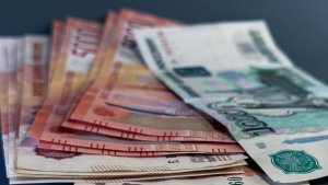 Закрыл кредиты чужими деньгами: в Мурманске собутыльник украл у моряка полмиллиона и отнёс их в банк
