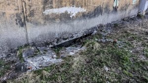 В Мурманске фундамент пятиэтажки разрушается из-за безразличия коммунальщиков