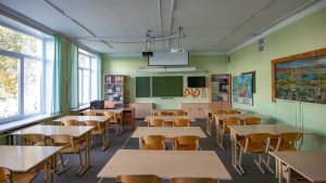 В Мурманске в гимназии № 5 организовали альтернативный вход из-за ремонта дороги