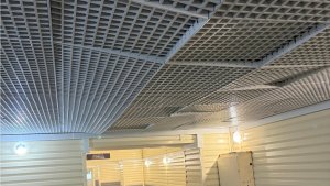 На Северной Заставе в Североморске экстренно закрыли подземный переход из-за провисшего потолка