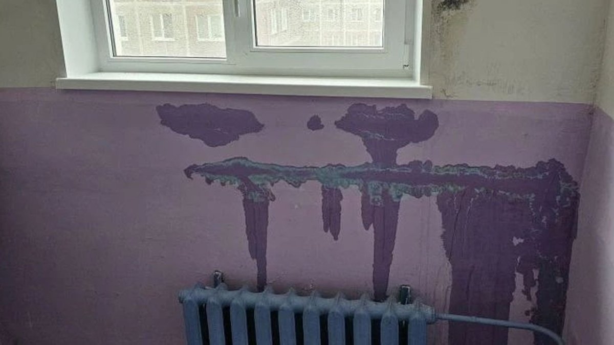 Протечка шва в стене