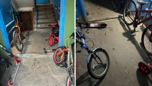 «Не пройти»: в Молочном вход в подъезд девятиэтажки завалили велосипедами и самокатами