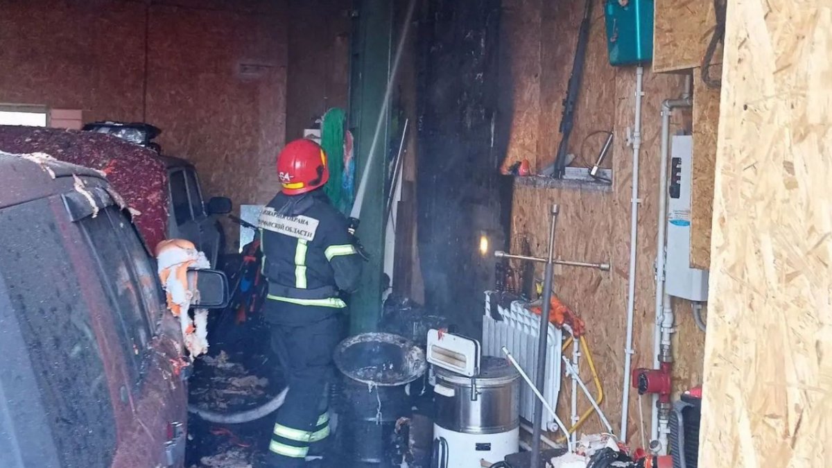 Ликвидация пожара в гараже
