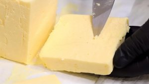 Сливочное масло: технолог раскрыл 3 признака пальмового жира — цена ниже 200 рублей должна насторожить