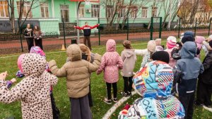 С футбольным полем и беговой дорожкой: в мурманской школе № 36 открыли современную спортплощадку