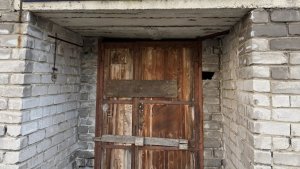 «Мало ли что случится»: в Кандалакше жалуются на подростков, тусующихся в заброшенном фитнес-центре