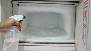 Наледь в морозилке: аптечное средство за 50 рублей — лёд тает сам, разморозка не нужна, продукты целы