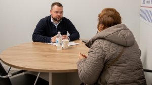 Подтопление подъезда и работа фонарей: глава Мурманска провел личный прием горожан