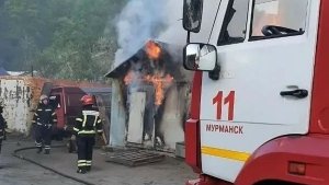 В Мурманске ночной пожар в гаражах на Свердлова унес жизнь человека