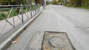 Куски асфальта, ямы и утонувшие люки: в Ковдоре прокуратура наказала коммунальщиков за разруху на дорогах