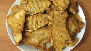 Окунаю кусочки сельди в кляр — рыбка по-норвежски готова: воздушная корочка, гости просят рецепт