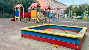 «Игры из фильмов ужасов»: в Оленегорске пристыдили подростков, устроивших погром на детской площадке