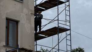 В Мурманске приставы заставили УК отремонтировать дом под угрозой «уголовки»