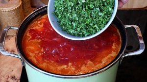 Кидаю лаврушку в морозилку — и вкус борща меняется до неузнаваемости: трюк, о котором молчат кулинарные книги