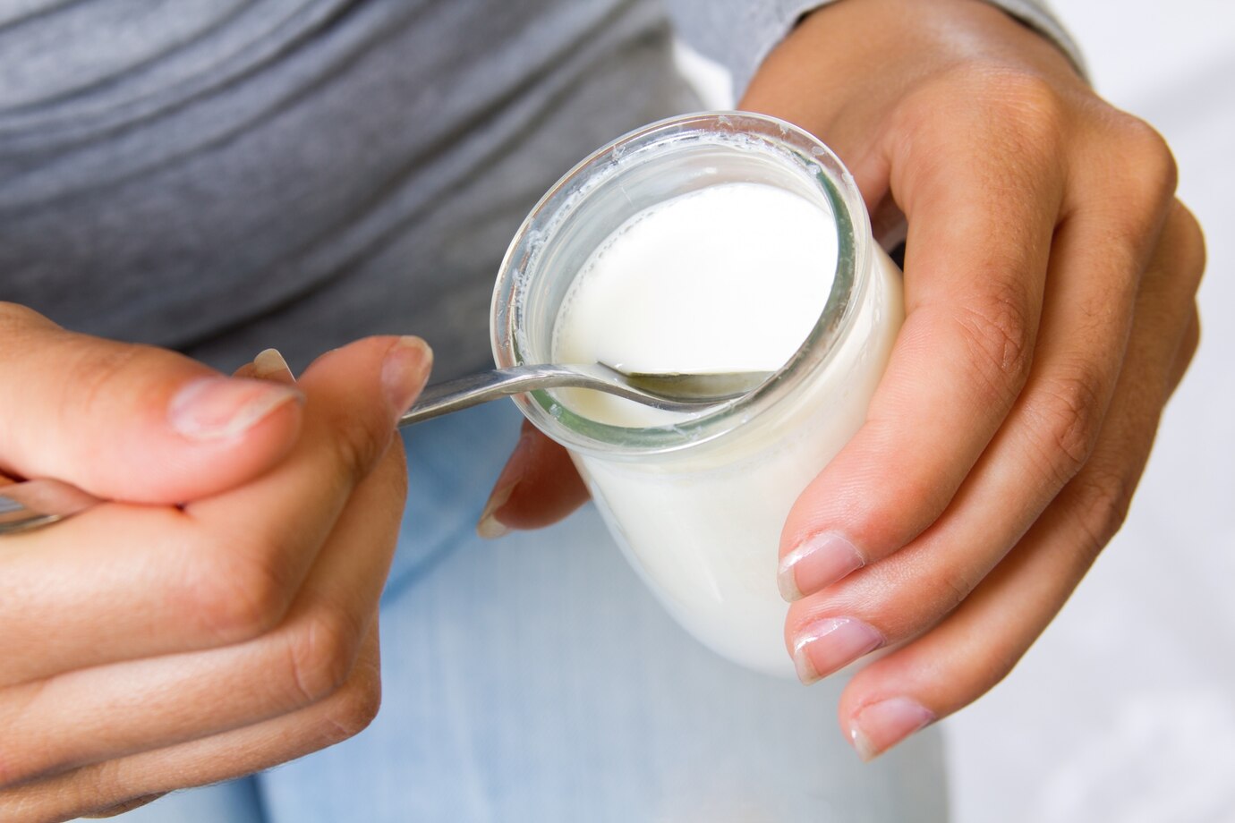 Суррогатный продукт: определение натуральной сметаны — тесты с горячей водой