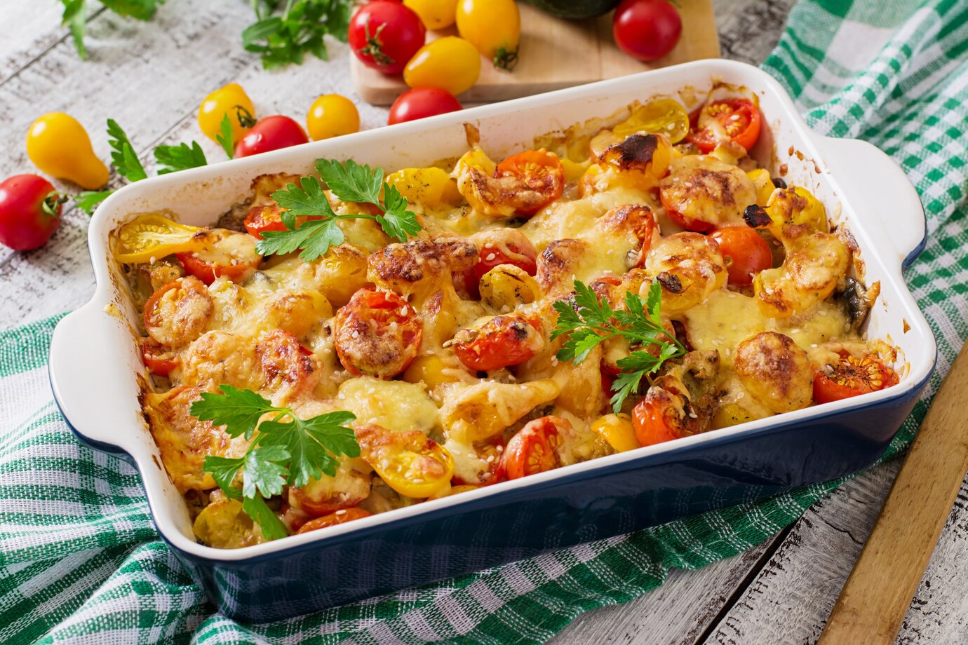 Запеченное мясо в томатном соусе: вкусное блюдо в духовке — оригинальный рецепт на каждый день