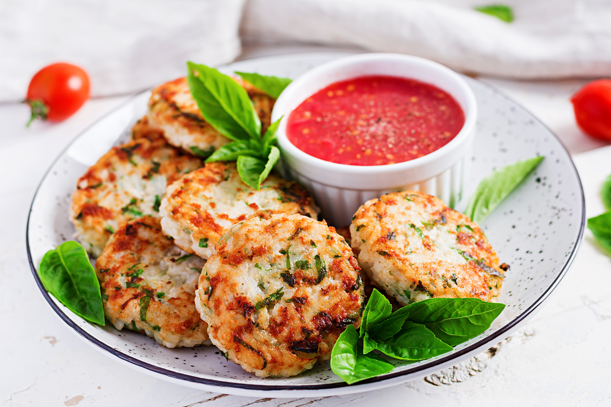 2 ингредиента в фарше, которые абсолютно все добавляют: они портят вкус котлет и отнимают их сочность