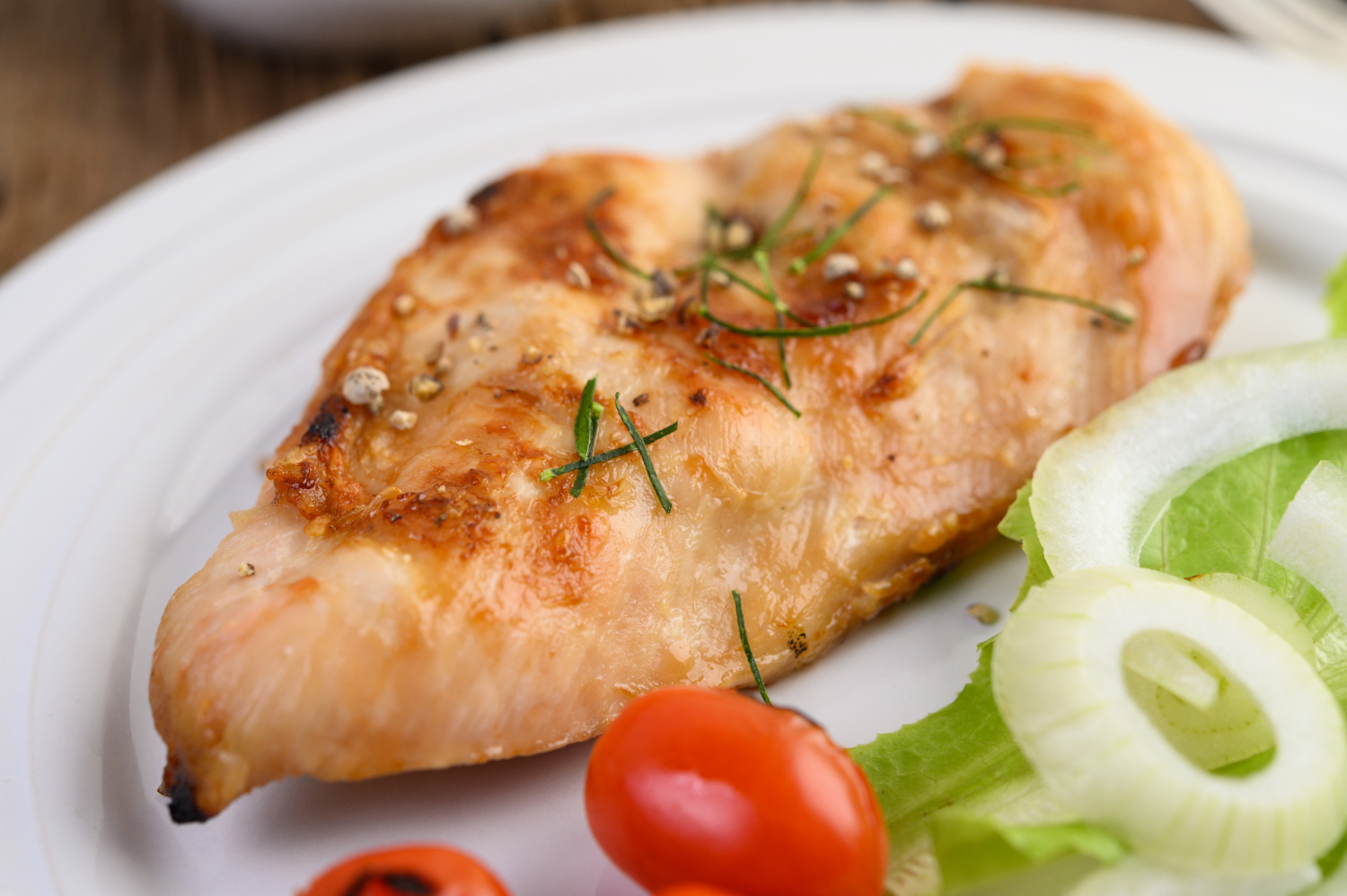 Сочная куриная грудка с ананасами: просто, вкусно и без лишних калорий