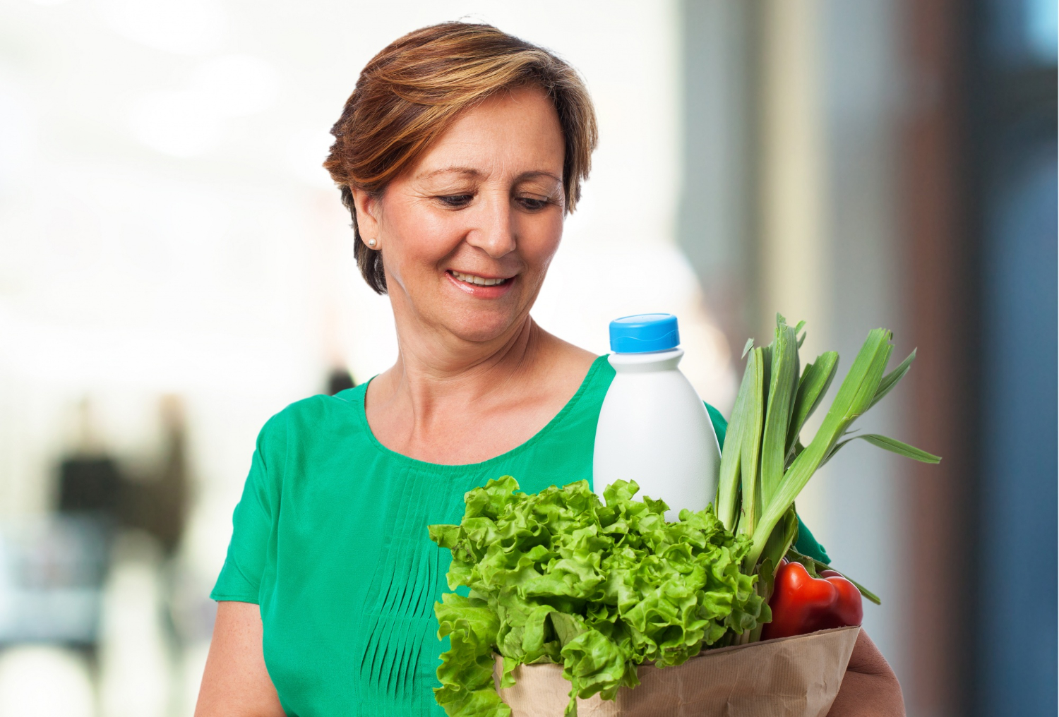 Как женщинам 60+ понизить уровень мочевой кислоты в организме: 5 продуктов, которые реально помогут