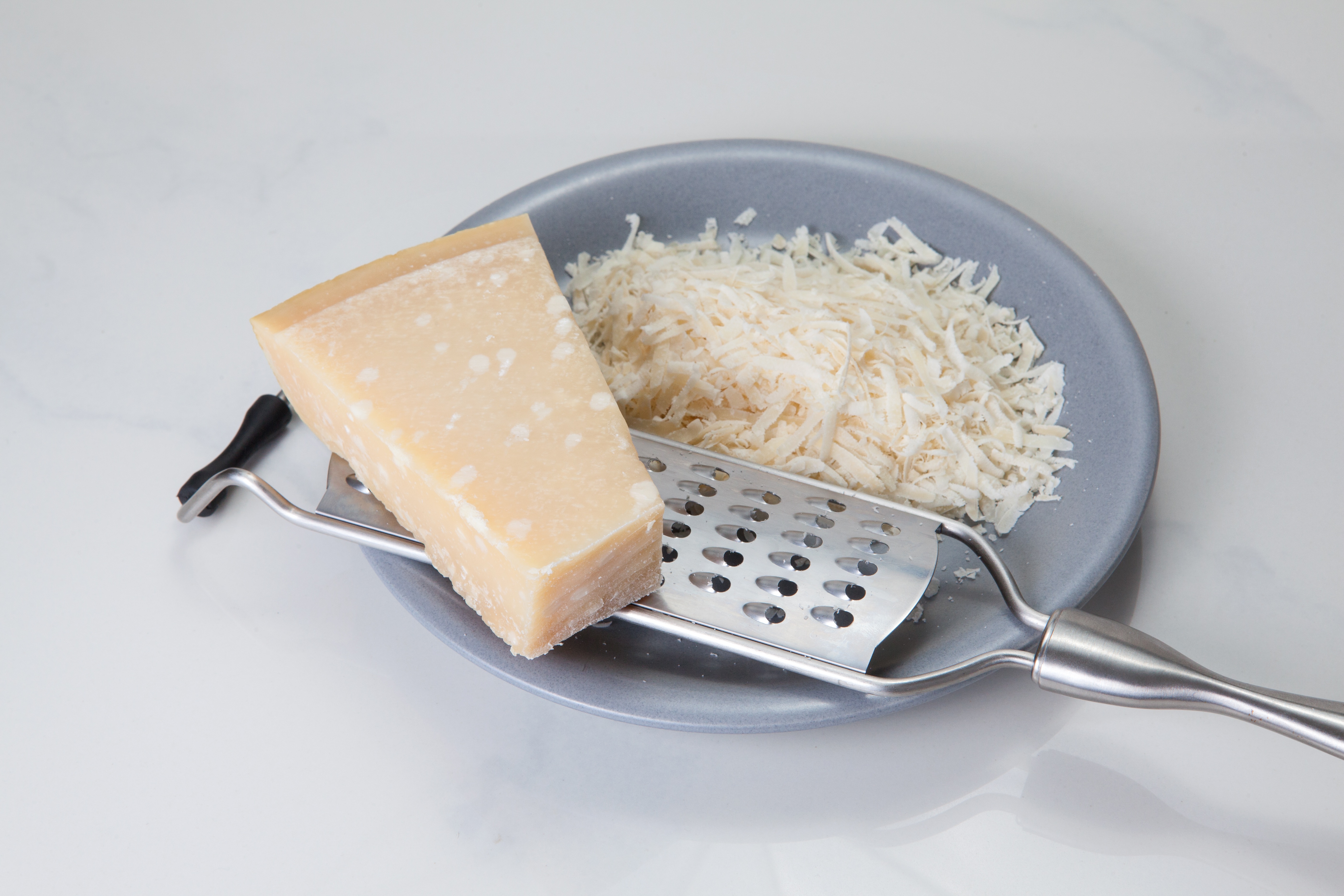 Чемпионы по кальцию — его даже больше, чем в твороге: 5 продуктов, которые укрепят кости
