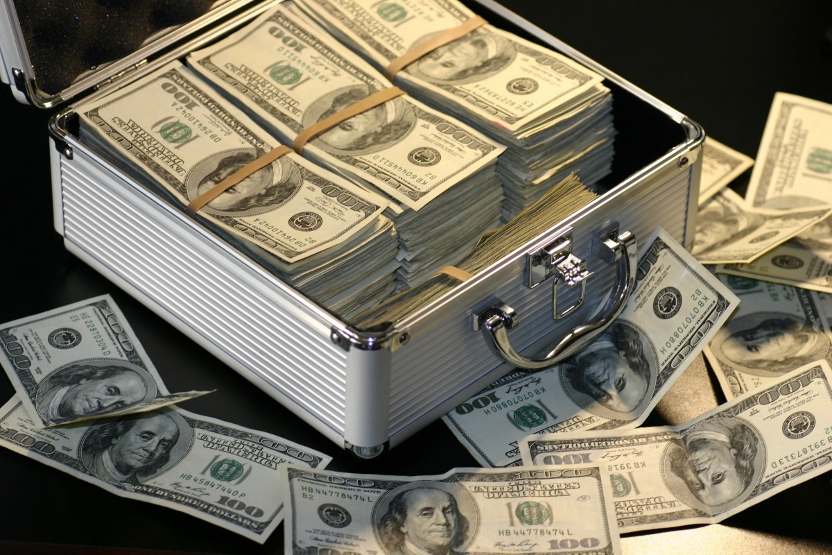 Знаки-везунчики: эти 2 представителя зодиакального круга будут купаться в деньгах — остальным придется довольствоваться малым