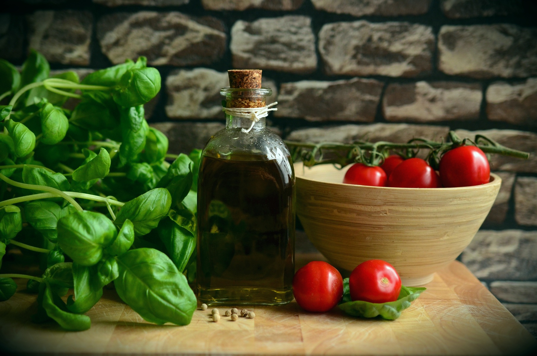 Помидор преображается до неузнаваемости: 3 обалденно вкусных салата из одних только помидоров — и все разные