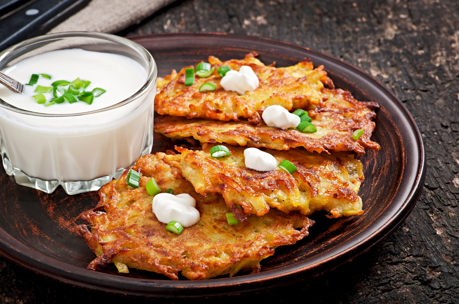 Как приготовить хрустящие драники: простой и вкусный рецепт