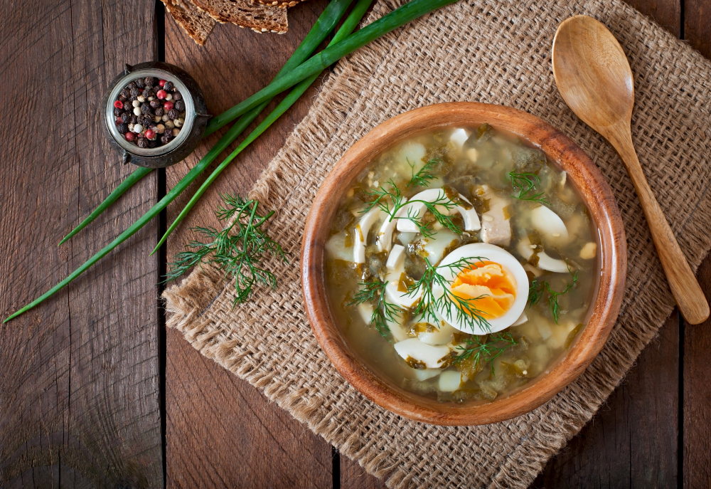 Как в советской столовке, только вкуснее в 100 раз: простой куриный суп с яйцом